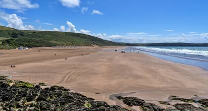 Pet-friendly Apartment With sea View