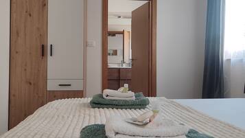 Apartment | 1 bedroom, iron/ironing board