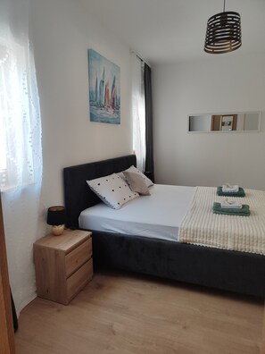Apartamento | 1 dormitorio y tabla de planchar con plancha