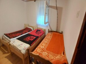 2 quartos, ferros/tábuas de passar roupa, Wi-Fi, roupa de cama