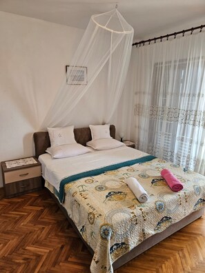 Apartment | Living room - Cozy Seafront Apartment in Tribunj (Tribunj)