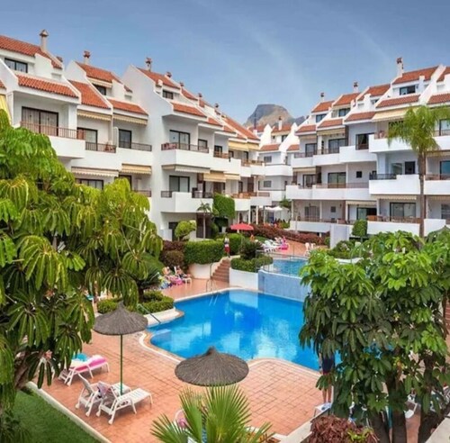 Stylish 1 Bed Apartment. Los Cristianos. Sleeps 4. 2 Pools. Air-con. Free WIFI.