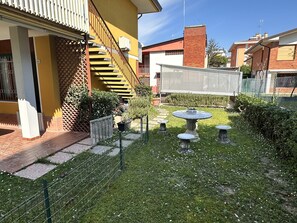 Apartment, Smoking