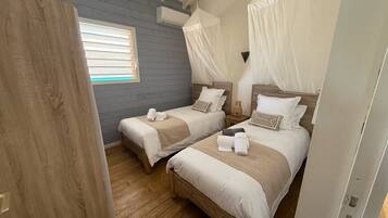 3 bedrooms, iron/ironing board, WiFi, bed sheets