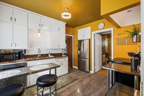 Fridge, microwave, oven, stovetop - Beautiful three bedroom property located in a quiet neighborhood! (Milwaukee)