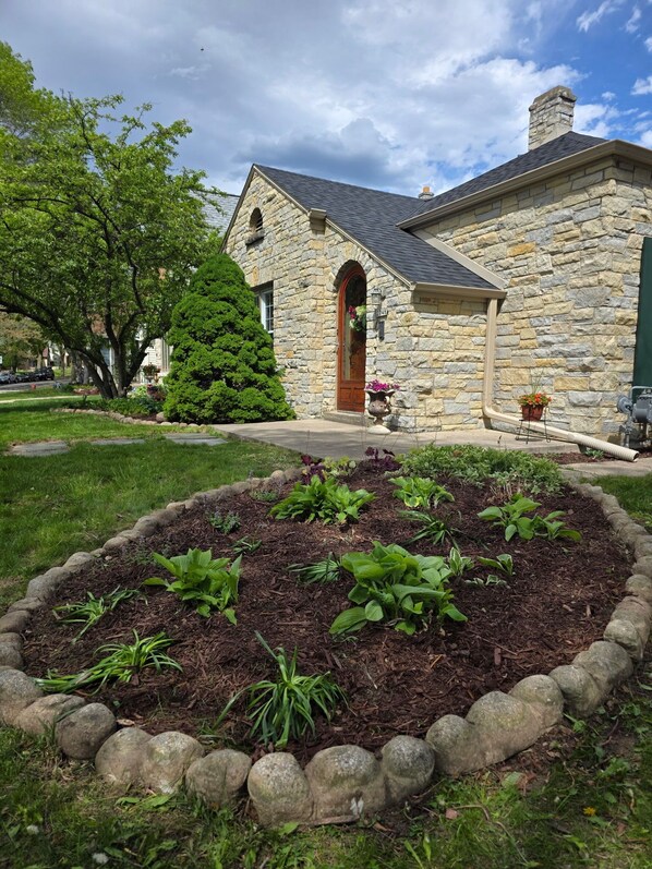 Exterior - Beautiful three bedroom property located in a quiet neighborhood! (Milwaukee)