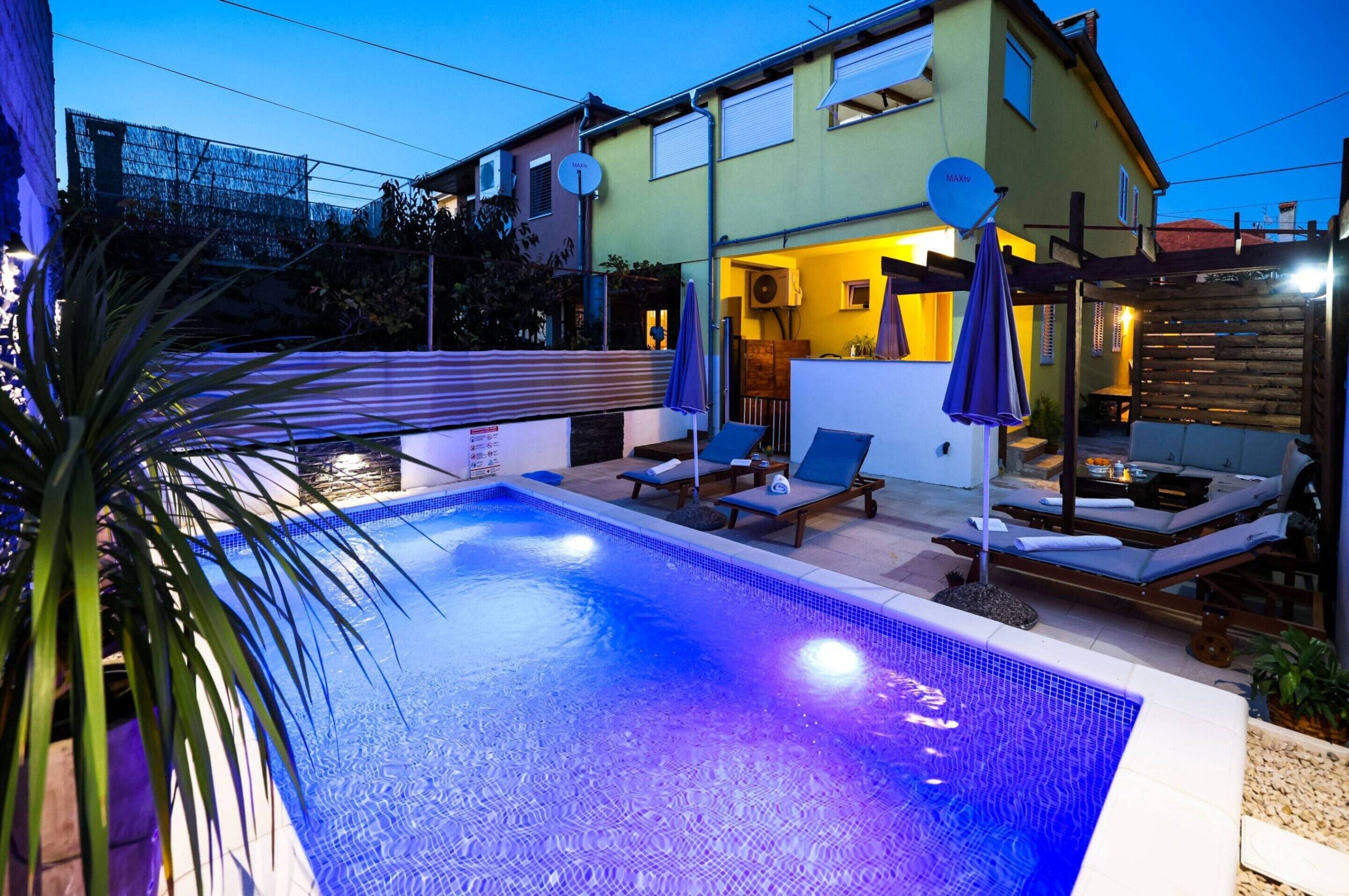 Apartment | Pool | Indoor pool, outdoor pool