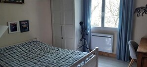 4 quartos, ferros/tábuas de passar roupa, Wi-Fi, roupa de cama