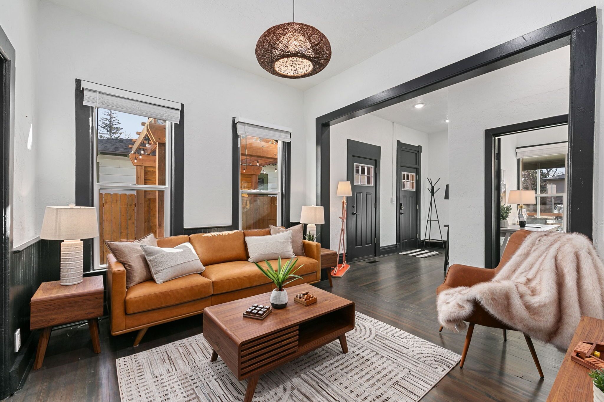 House, Multiple Beds, Hot Tub, Garden View (212 W Myrtle St. - Group 212/216) | Interior