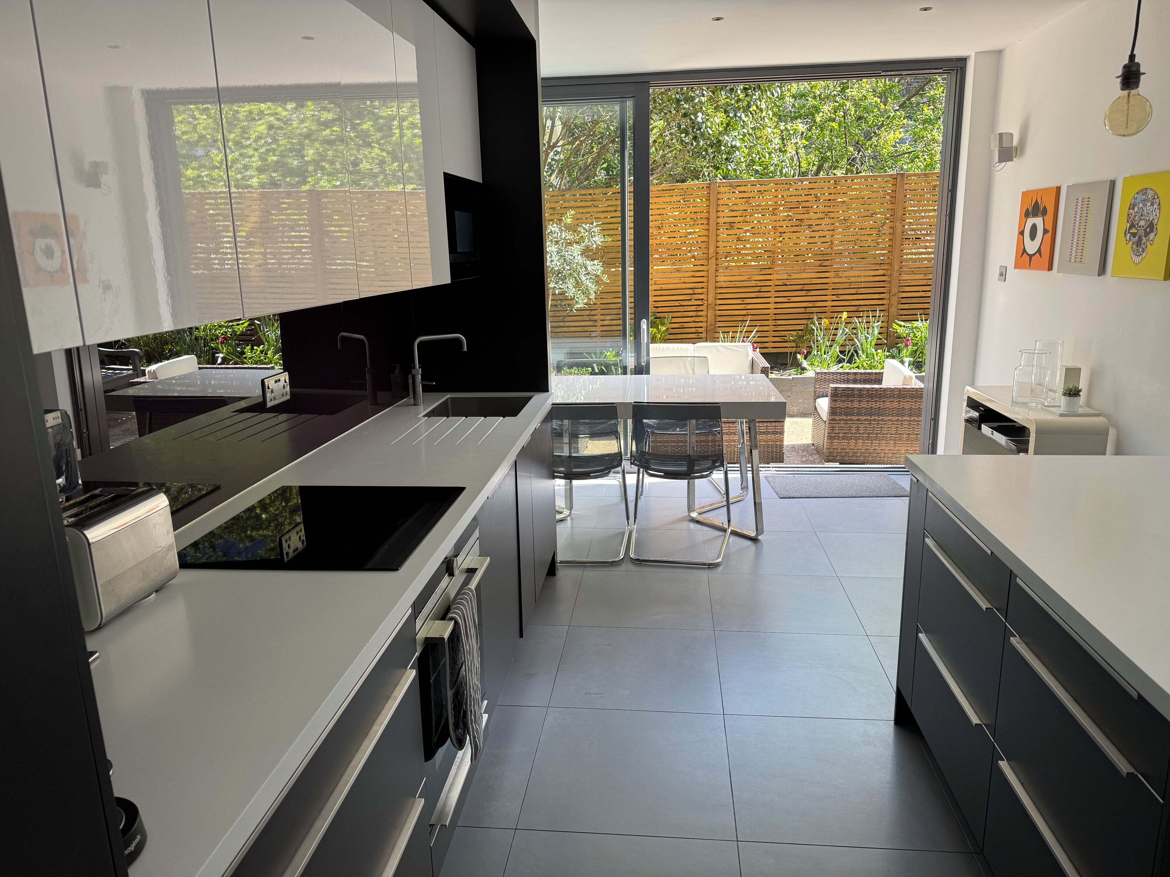 Køleskab, mikrobølgeovn, ovn, kogeplade