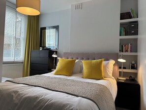 1 bedroom, iron/ironing board, WiFi, bed sheets - Camden / St Pancras Victorian flat with garden (London)