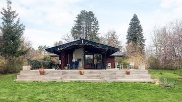 House | Pemandangan dari hartanah