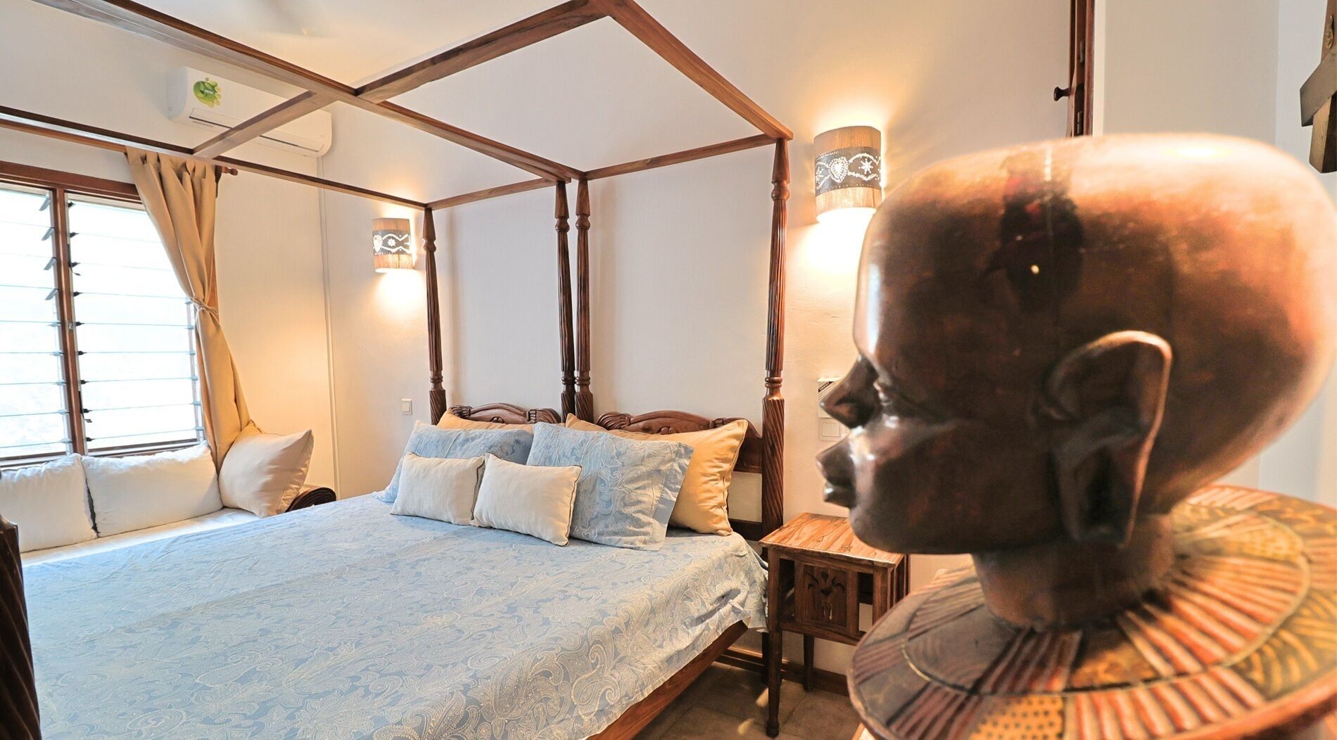 Literie hypoallergénique, coffres-forts dans les chambres