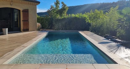 Maison de vacances en ArdĂšche avec piscine. Calme et nature au rendez-vous !