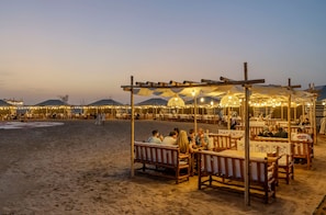 Restaurant - Al Marmoom Oasis Bedouin Tent Experience (Dubai)