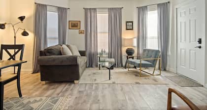 Cozy Plaza Hideaway Queen Bed Fast Wifi N40-1