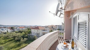 Apartment | Balcony - One-bedroom Apartment in Vodice (Vodice)