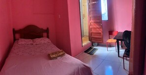 Chambre Double | Espace de travail pour ordinateur portable, Wi-Fi gratuit