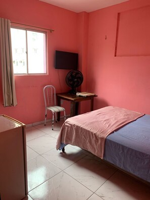 Chambre Double | Espace de travail pour ordinateur portable, Wi-Fi gratuit