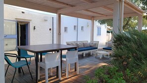 تناول الطعام بالخارج