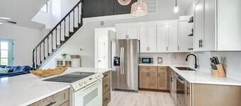 Charming 3-bedroom 3-bathroom house with WiFi, AC in fantastic Buchanan Dam