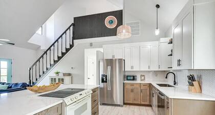 Charming 3-bedroom 3-bathroom house with WiFi, AC in fantastic Buchanan Dam