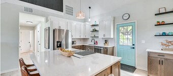 Charming 3-bedroom 3-bathroom house with WiFi, AC in fantastic Buchanan Dam