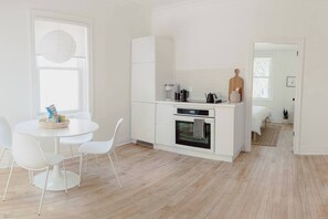 Dining - Beach-chic | Palm Springs design | Close to beach (Port Dover)