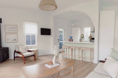 Surf Vibes|California Cool design | Close to beach