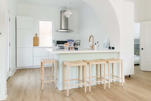 Kühlschrank, Ofen, Herdplatte, Geschirrspüler