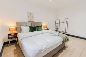 2 chambres, fer et planche à repasser, accès Internet, draps fournis