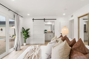 4 Schlafzimmer, Bügeleisen/Bügelbrett, Reisekinderbett, WLAN