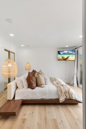 4 bedrooms, iron/ironing board, travel cot, WiFi