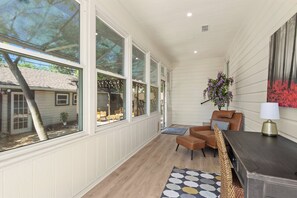 Dining - Luxury Meets Charm in fully renovated 3BR/2BA Prime Fort Worth Location! (Fort Worth)