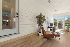 Interior - Luxury Meets Charm in fully renovated 3BR/2BA Prime Fort Worth Location! (Fort Worth)