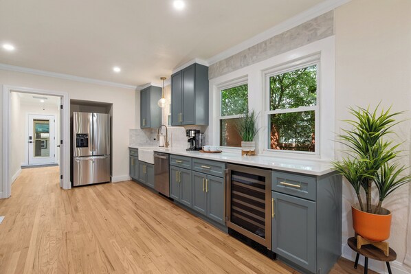 Private kitchen - Luxury Meets Charm in fully renovated 3BR/2BA Prime Fort Worth Location! (Fort Worth)