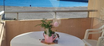 Beautiful apartment facing the sea. Balcony, plus huge terrace, very nice view.