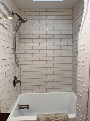 Handtücher, Seife, Toilettenpapier