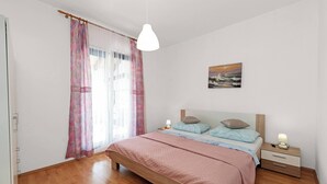 Apartment | 2 bedrooms - 2 Bedroom Apartment in Tribunj (Tribunj)