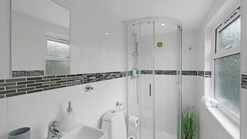 Family House | Bathroom