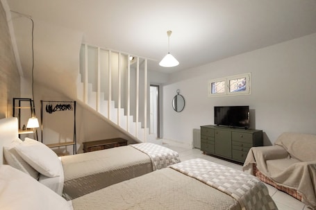Deluxe Villa | 4 bedrooms, blackout drapes, iron/ironing board, free WiFi