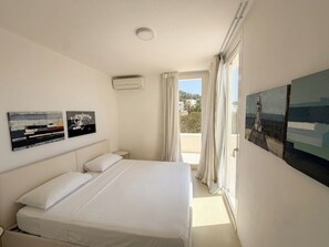 5 habitaciones, tabla de planchar con plancha, wifi y ropa de cama 