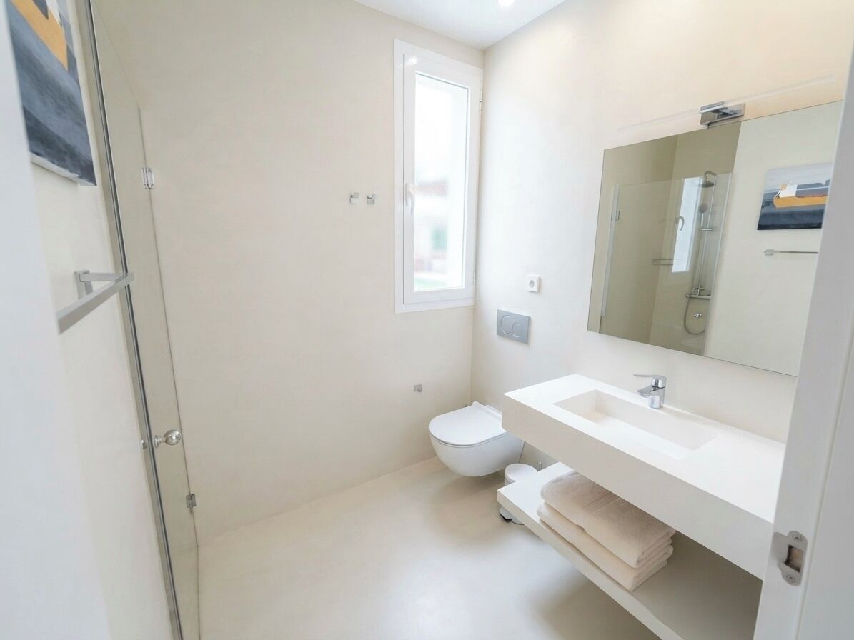 Haartrockner, Handtücher, Seife, Toilettenpapier