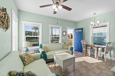 Smart TV. Cozy Cottage 1 of 6 with Pool Views| 2BR | Pool