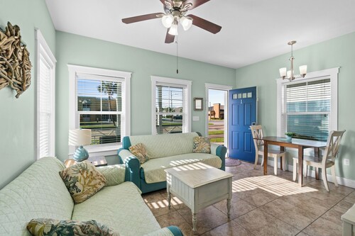Cozy Cottage 3 of 6 with Pool Views| 2BR | Pool