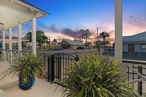 Cozy Cottage 3 of 4 with Bay Views| 2BR | Pool