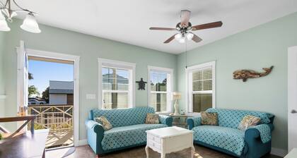 Cozy Cottage 4 of 4 with Bay View|2BR |Pool|Grill|Roll-in Accessible Shower