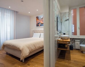 Comfort Room | Desk, laptop workspace, soundproofing, free WiFi - AP Royal (Rome)