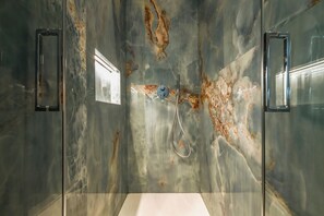 Superior Room | Bathroom