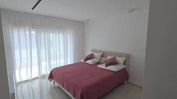 4 bedrooms, iron/ironing board, free WiFi